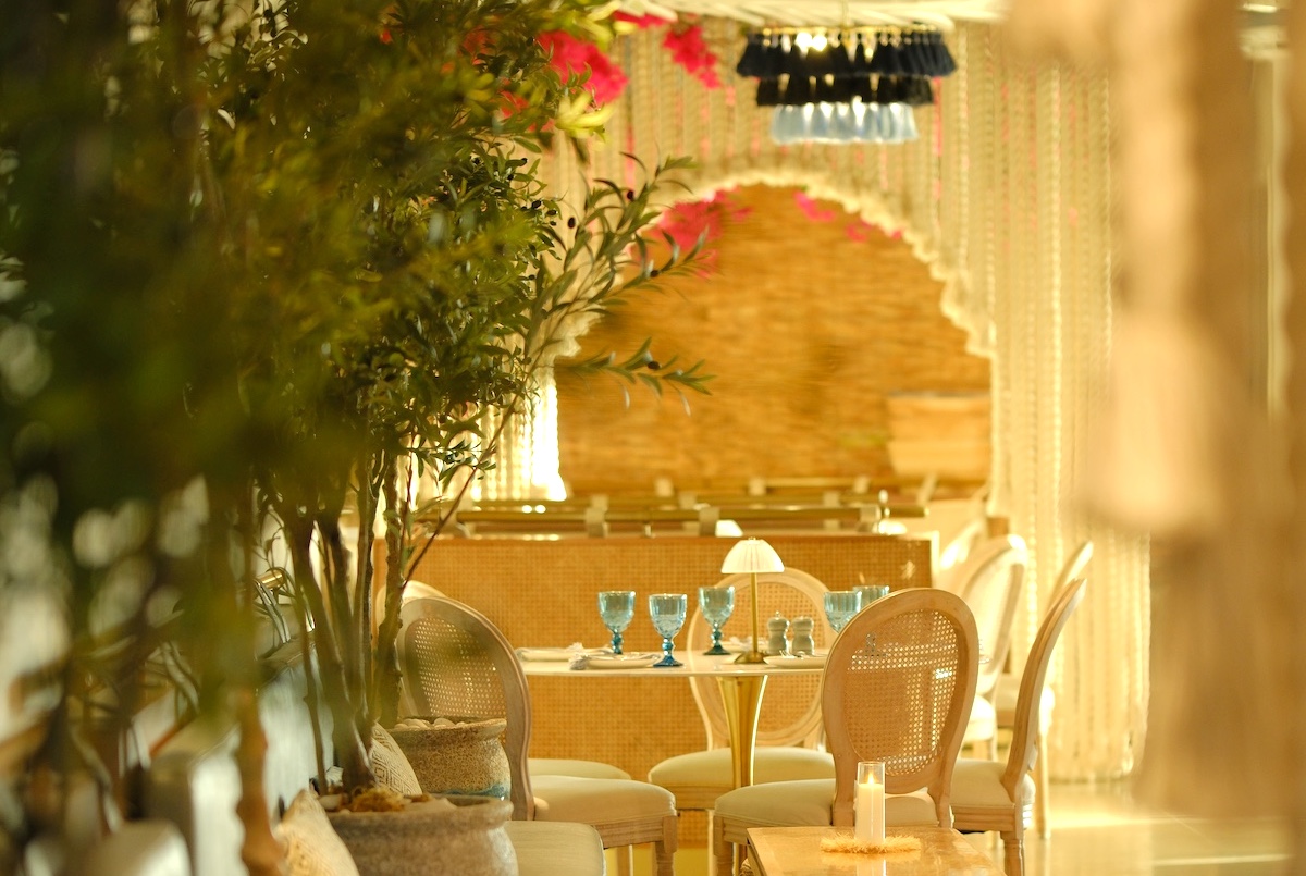 Greek Hospitality: What Makes Our Mediterranean Restaurant Special? blog hero