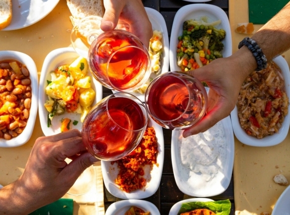 How to Pair Greek Food with the Perfect Waterfront Cocktail homepage