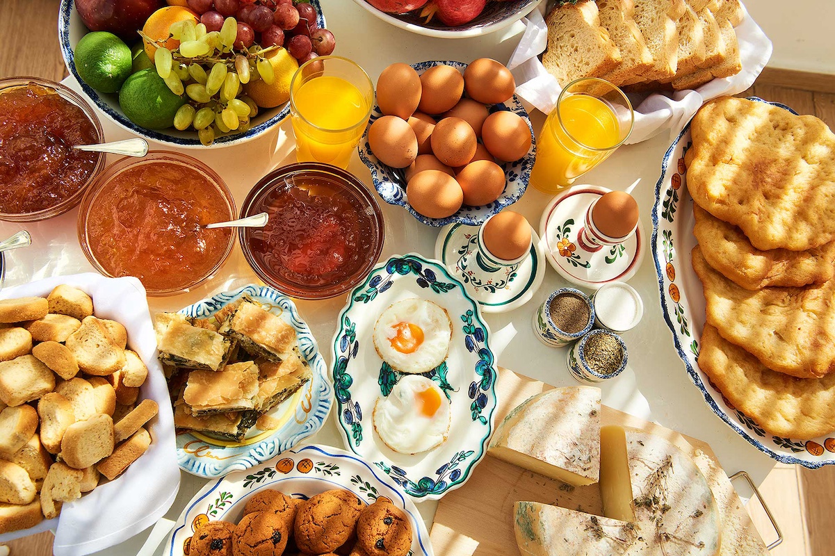 Linen, Sunglasses, and Spanakopita: Dress the Part for a Greek Brunch on the Bay blog hero
