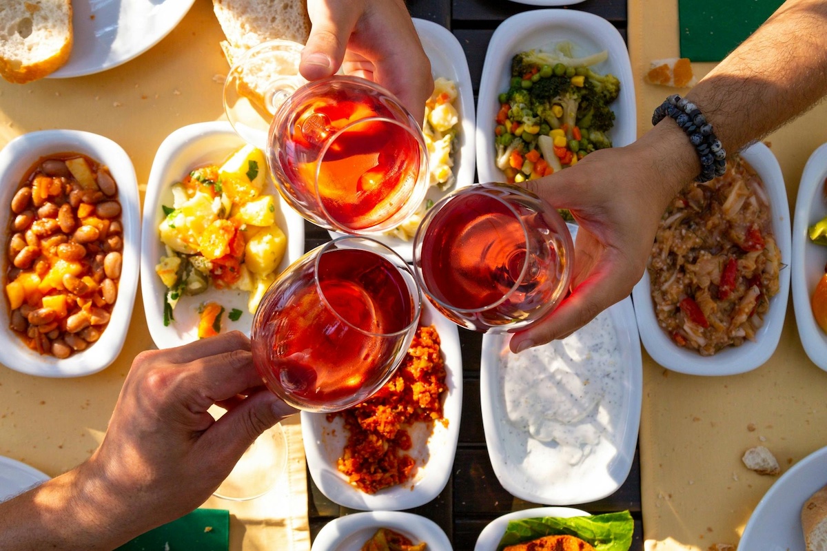 How to Pair Greek Food with the Perfect Waterfront Cocktail blog hero