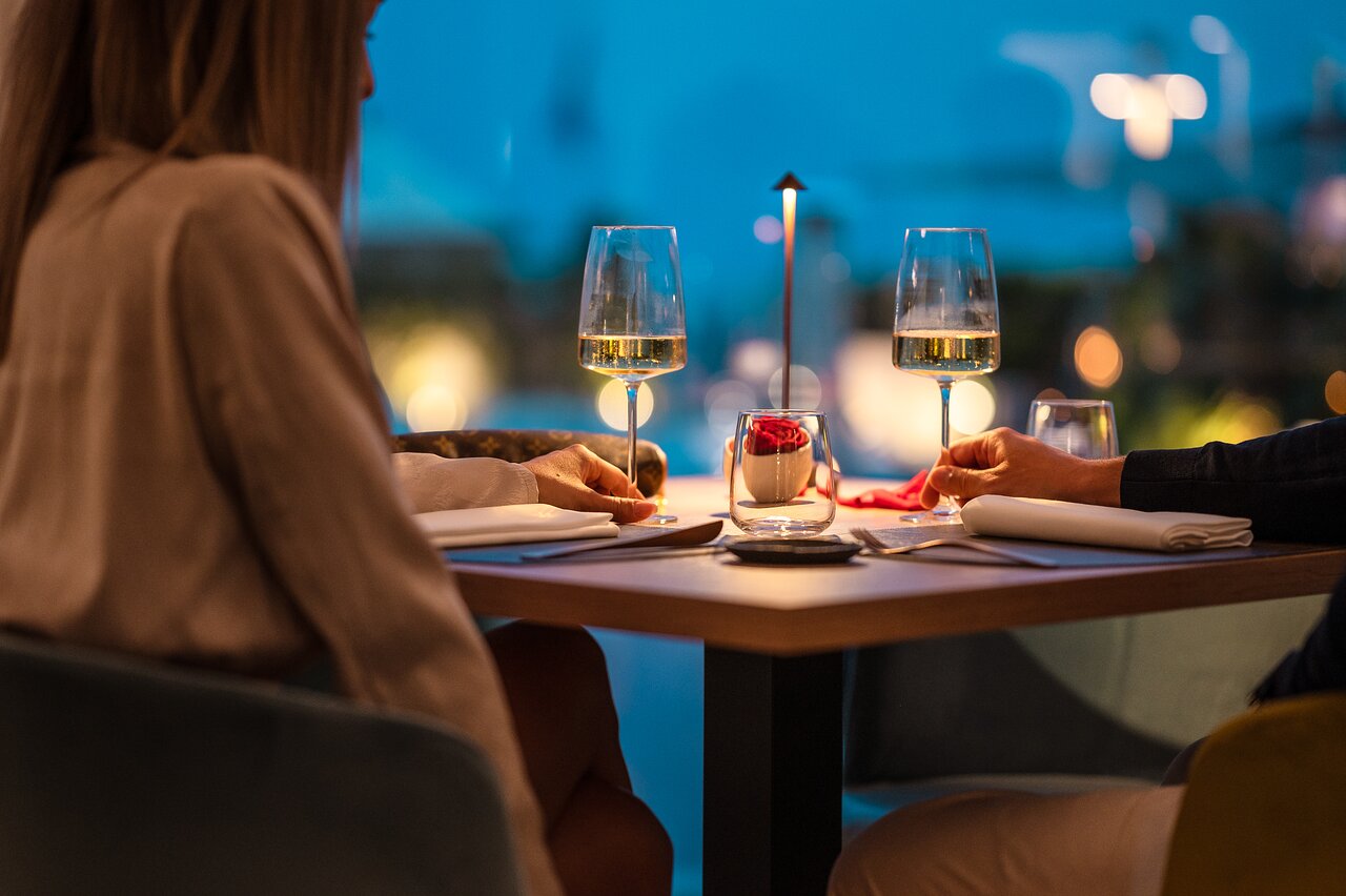Dine on the Edge of the Water: Mykonos Kitchen & Bar’s Unique Charm blog hero